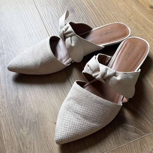 Size 8.5 - Picture 2 of 3